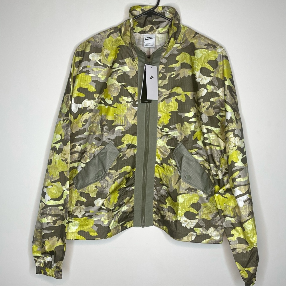 NWT Nike Women’s Windbreaker Jacket Woven Floral Camo Full Zip Jacket